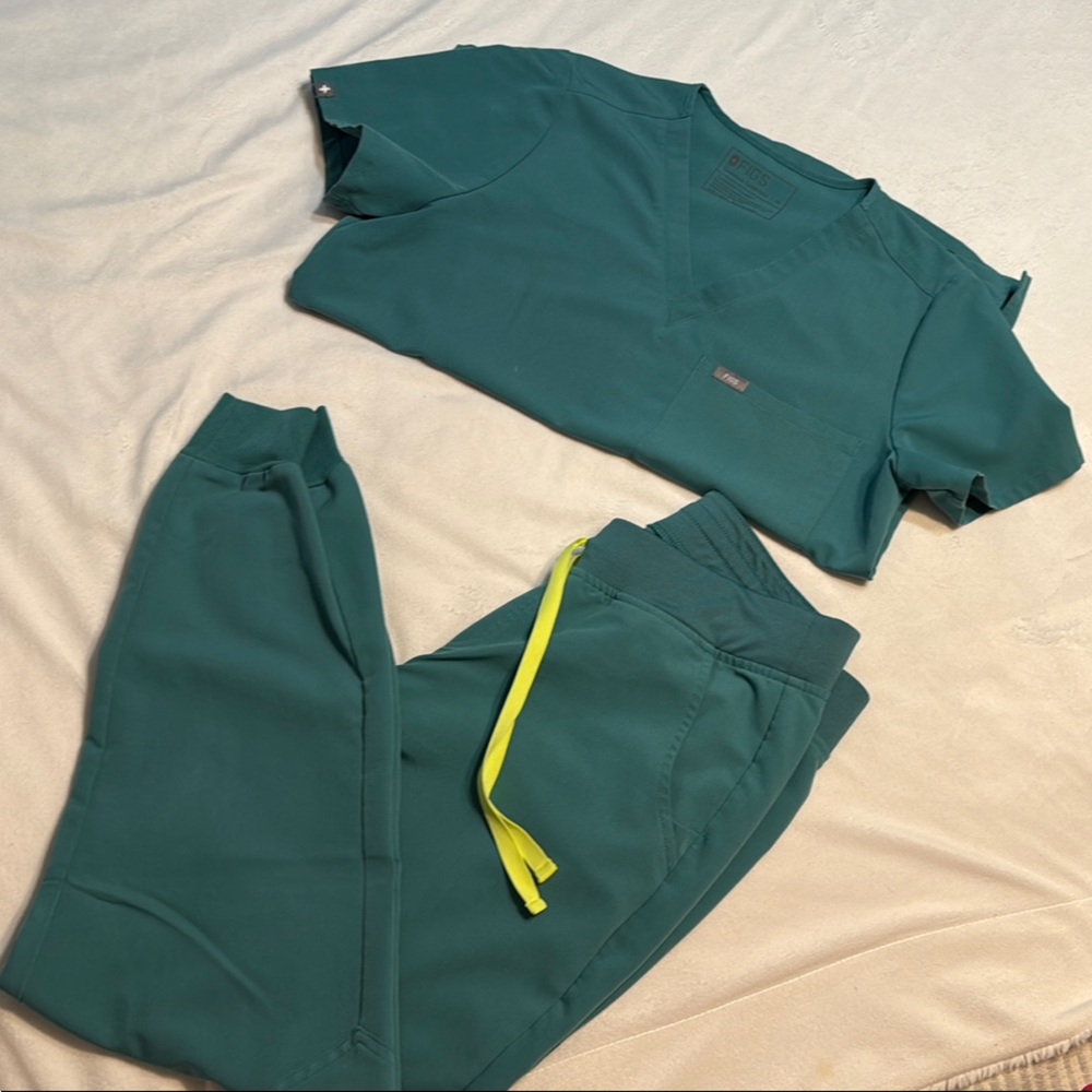 FIGS Cactus GREEN| Scrub Set with NEON YELLOW Drawstring
